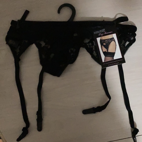 Leg Avenue Two piece lace garter belt set & thong - Picture 2 of 3